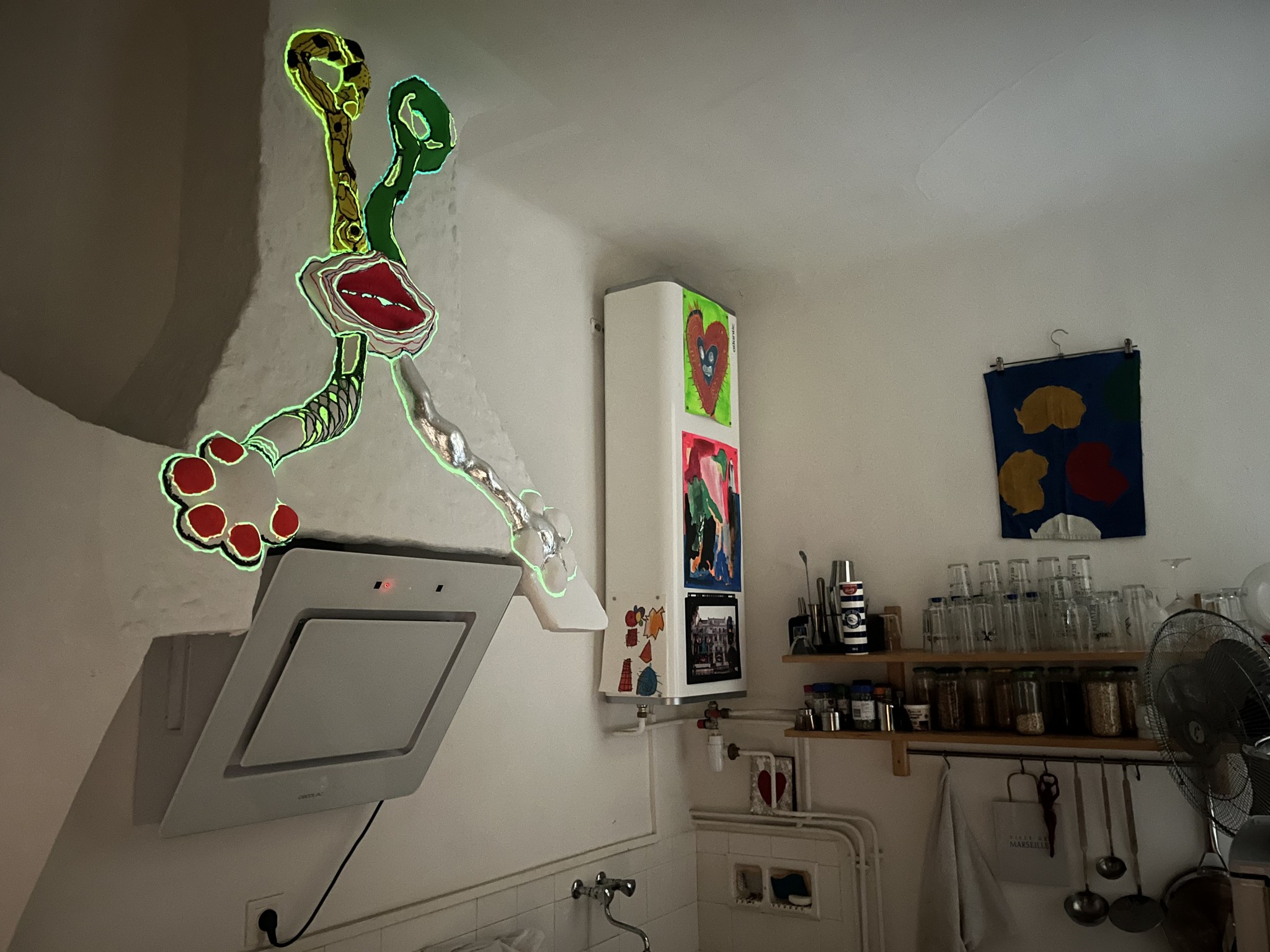 Vue générale de la cheminée dans la cuisine