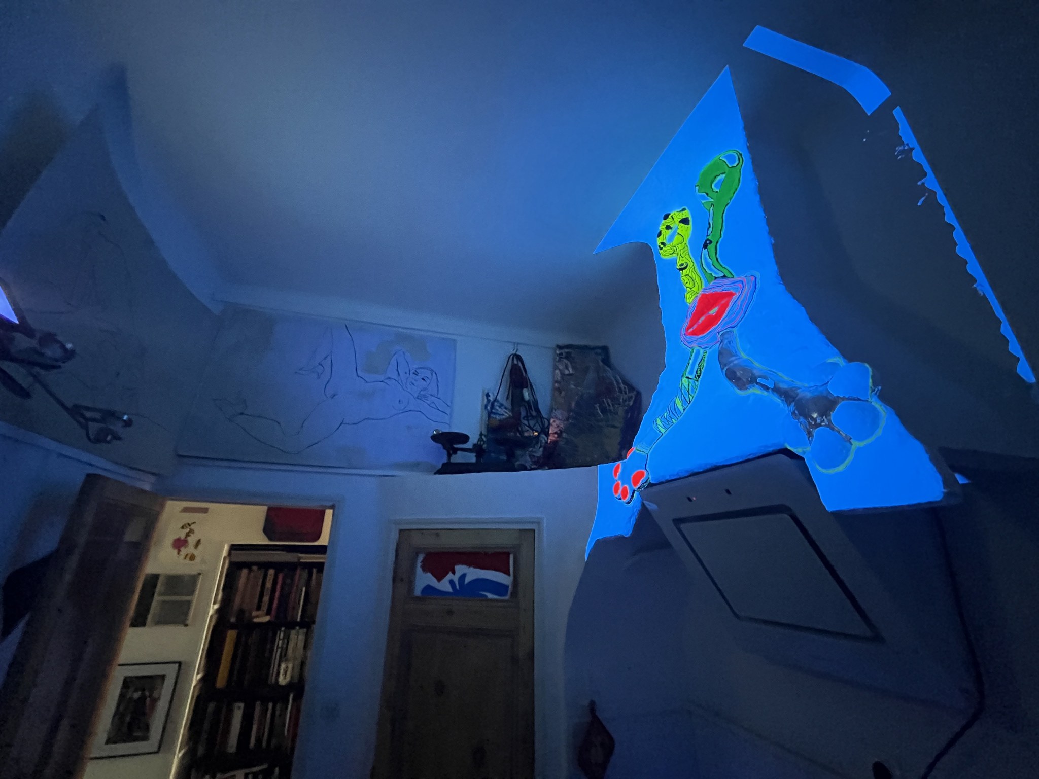 Alain Paris — Trance Party (2026) — Vue de l’installation depuis la cuisine