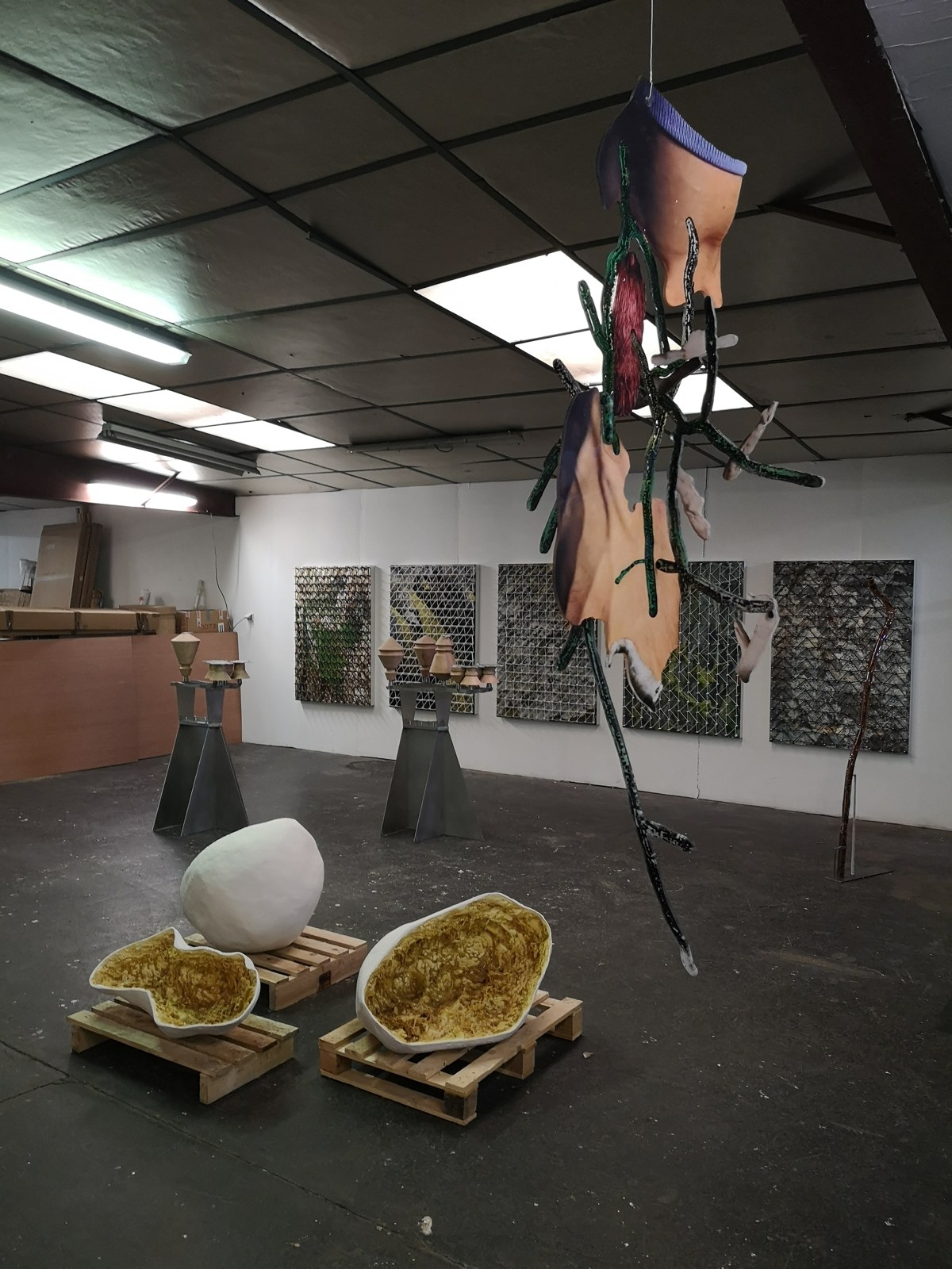 Vue de l’exposition « Le portfolio de la Galerie Valeria Cetraro », En gare !, Bagnolet, 2018