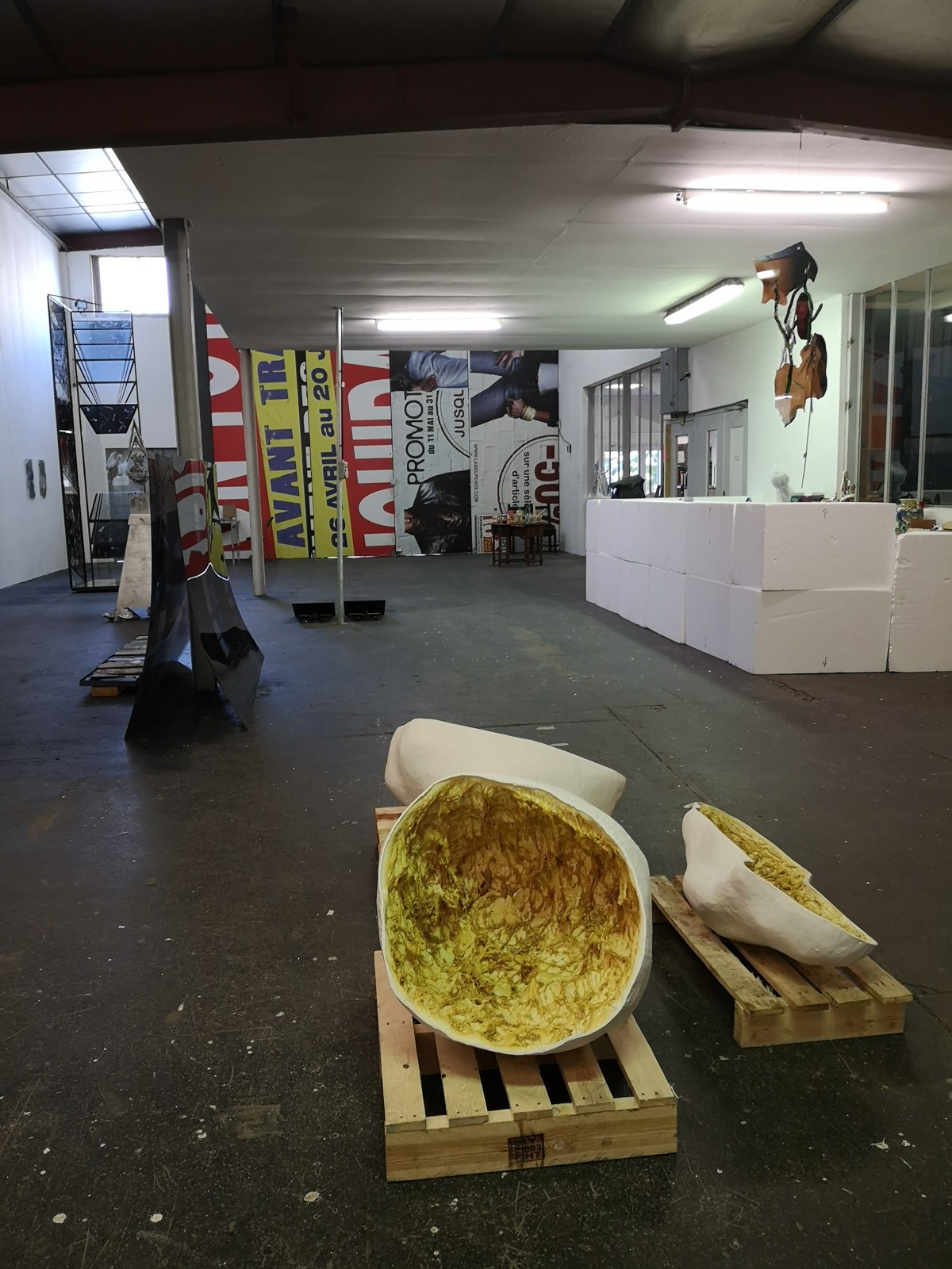 Vue de l’exposition « Le portfolio de la Galerie Valeria Cetraro », En gare !, Bagnolet, 2018