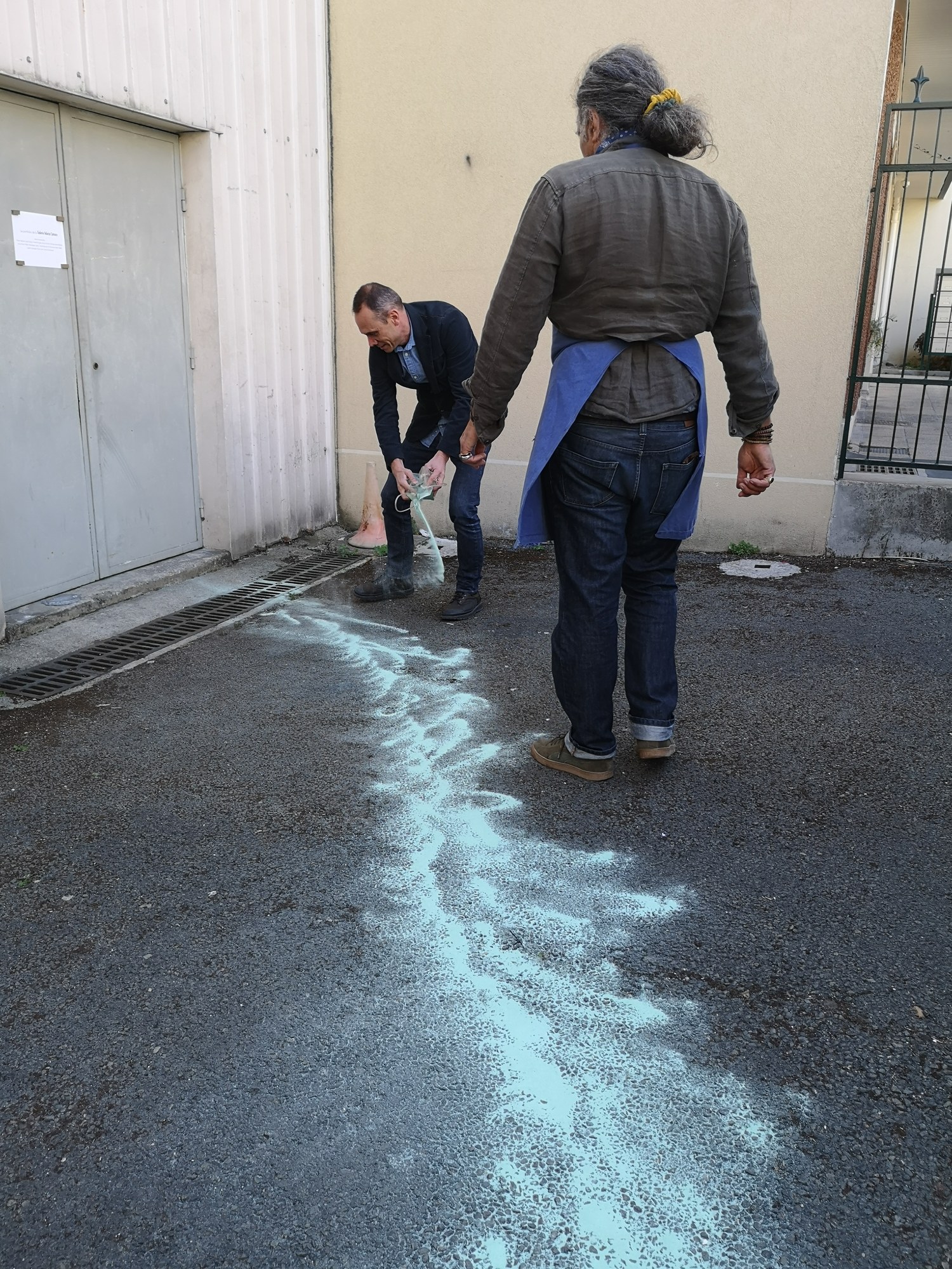 La performance dans la cour — Don du tapis rouge, Bagnolet, 29 septembre 2018