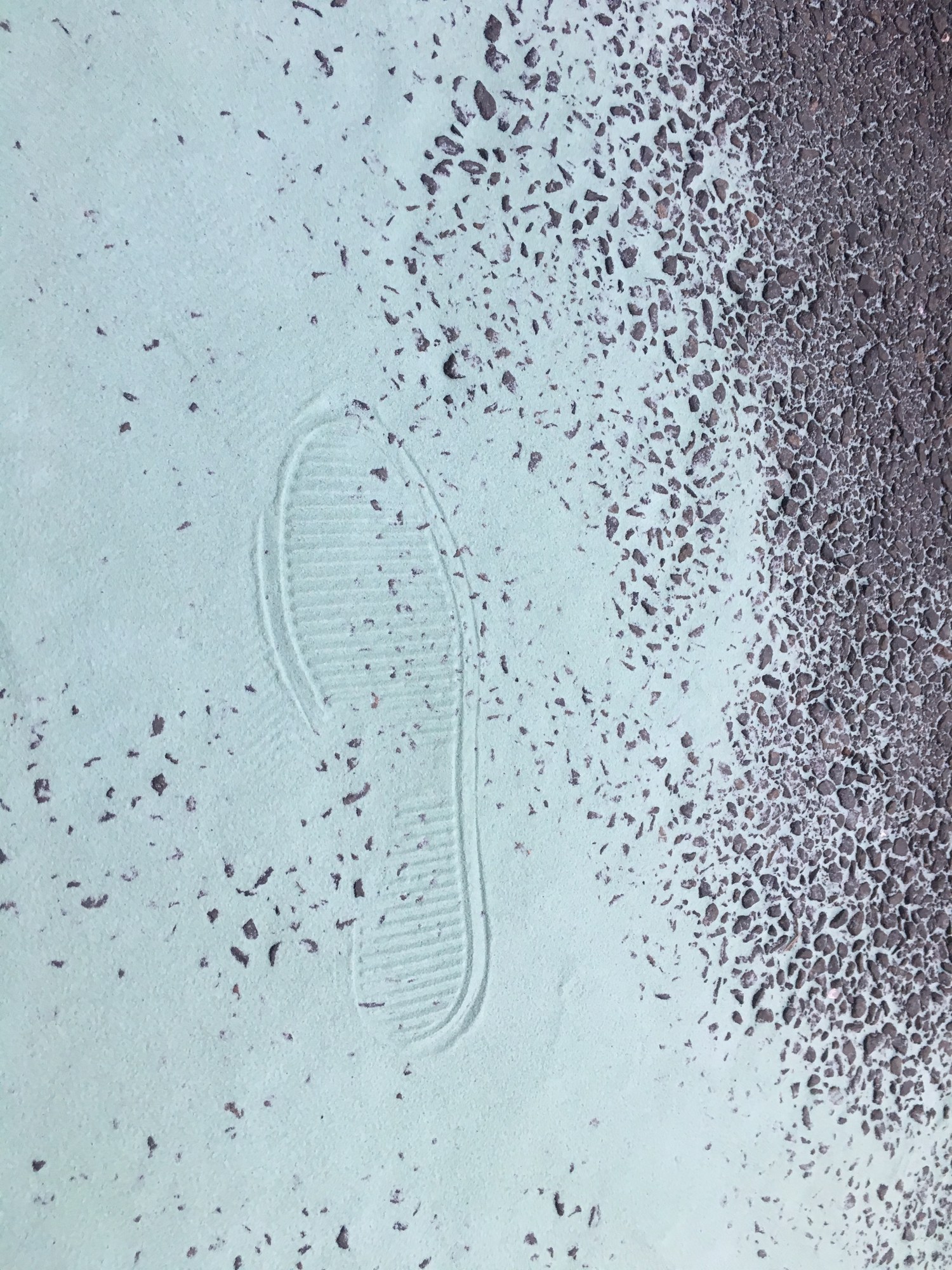 Empreinte dans le sable vert — Don du tapis rouge, Bagnolet, 2018