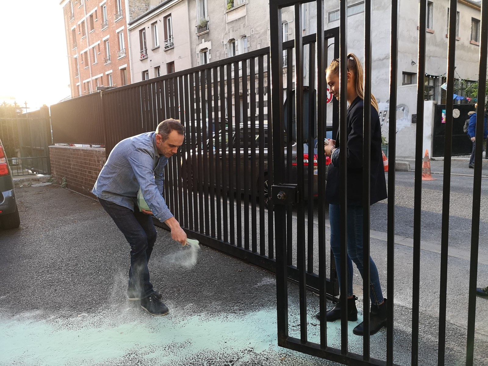 Arnaud Deschin — Don du tapis rouge, performance pour la Galerie Valeria Cetraro