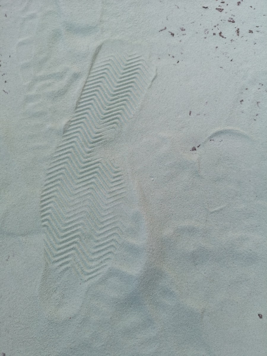 Détail du sable et des traces de passage